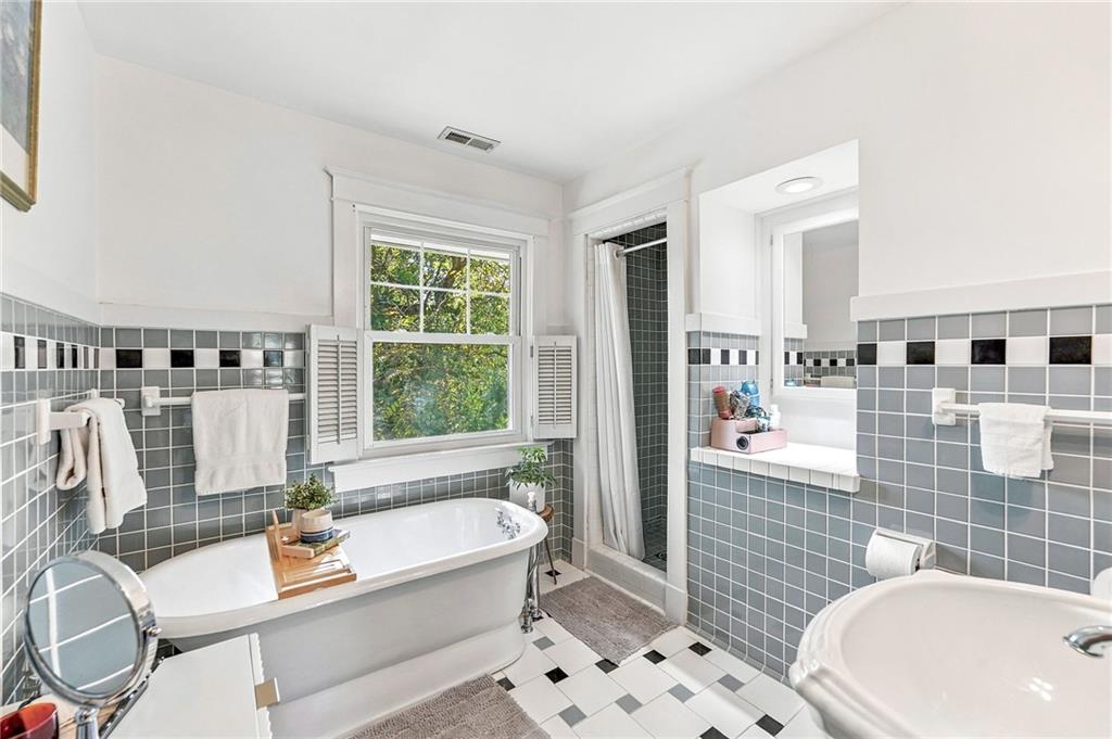 410 Huntington Road Property Photo 31