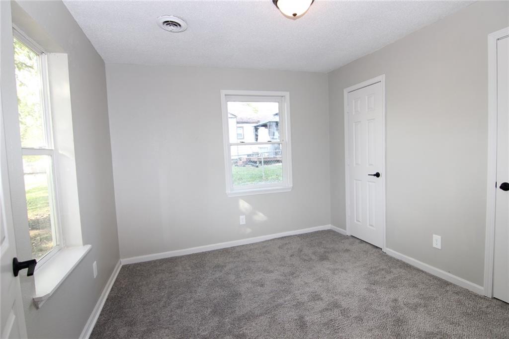 5638 Miami Avenue Property Photo 6