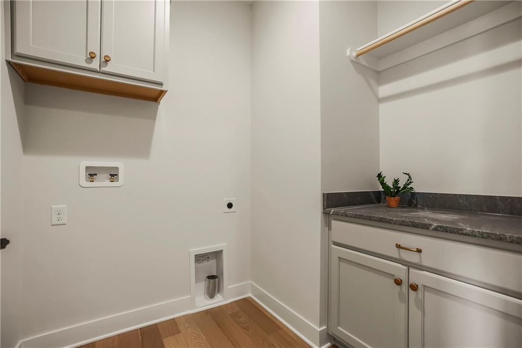 3937 W 158th Place Property Photo 12