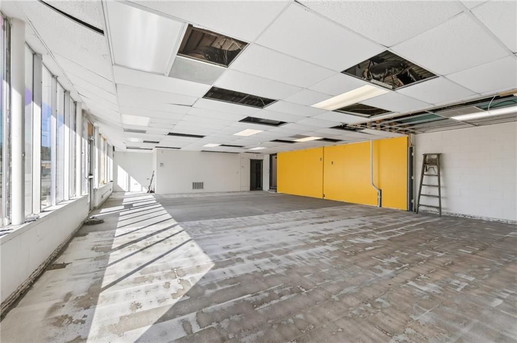3051 N 51st Street Property Photo 8