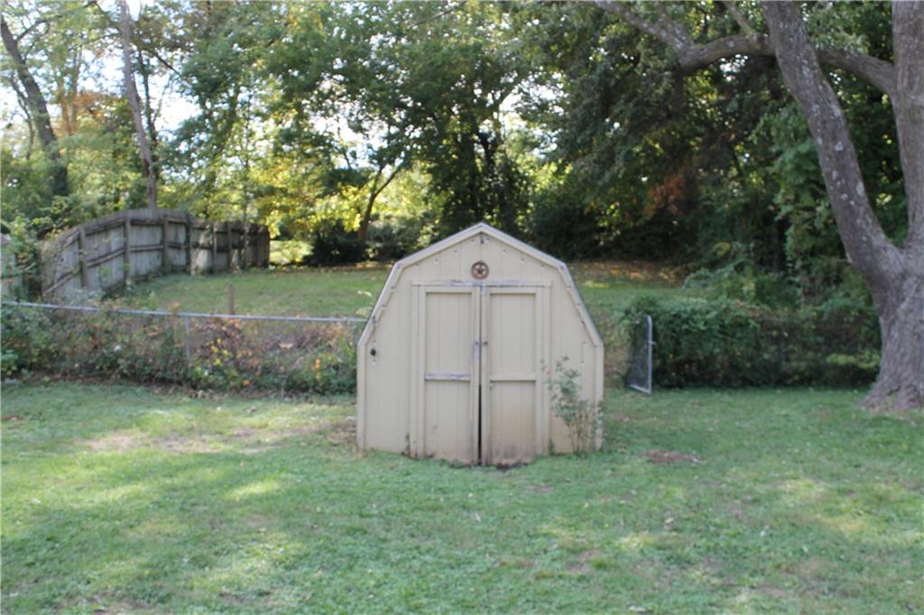 2409 Ne Pursell Road Property Photo 17