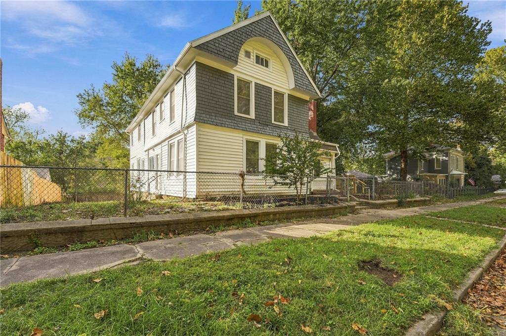 720 W 7th Street Property Photo 3