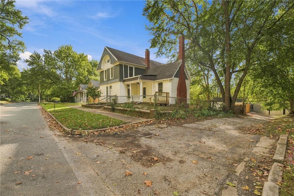 720 W 7th Street Property Photo 4