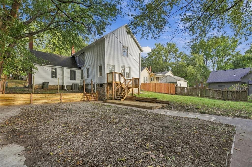 720 W 7th Street Property Photo 6