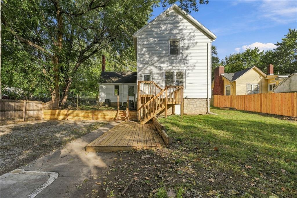 720 W 7th Street Property Photo 7