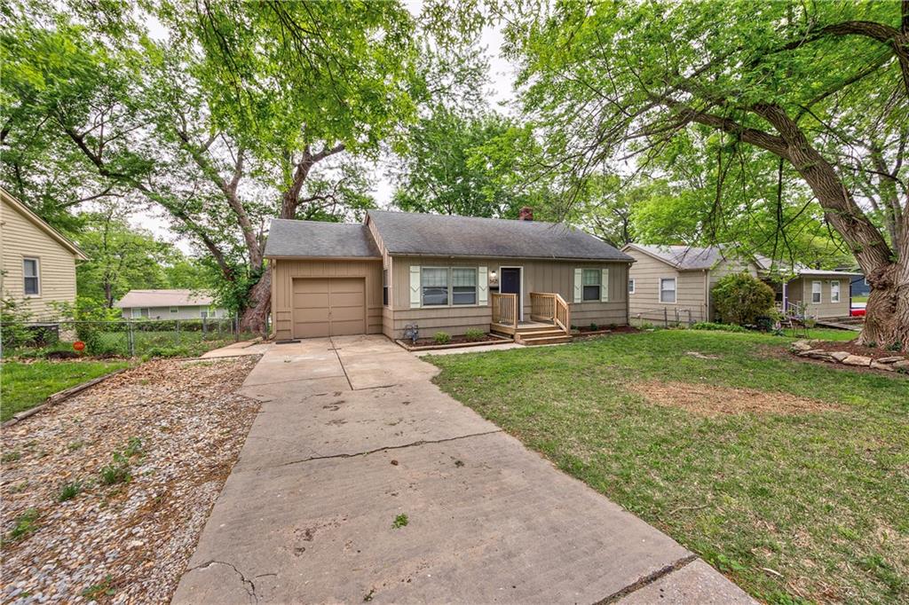 8425 Boone Street Property Photo 3