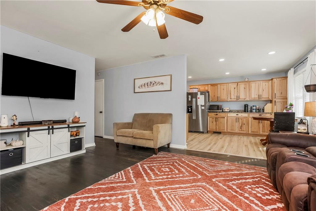 312 W Pine Street Property Photo 2