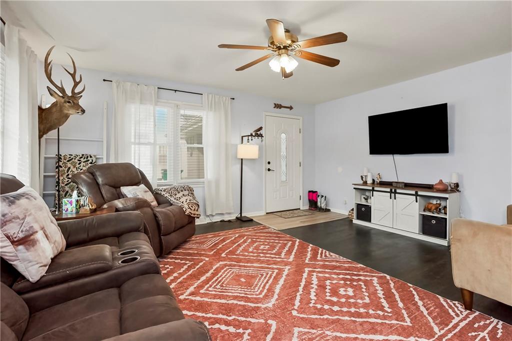312 W Pine Street Property Photo 5