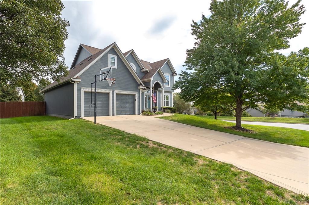 5831 Theden Street Property Photo 2