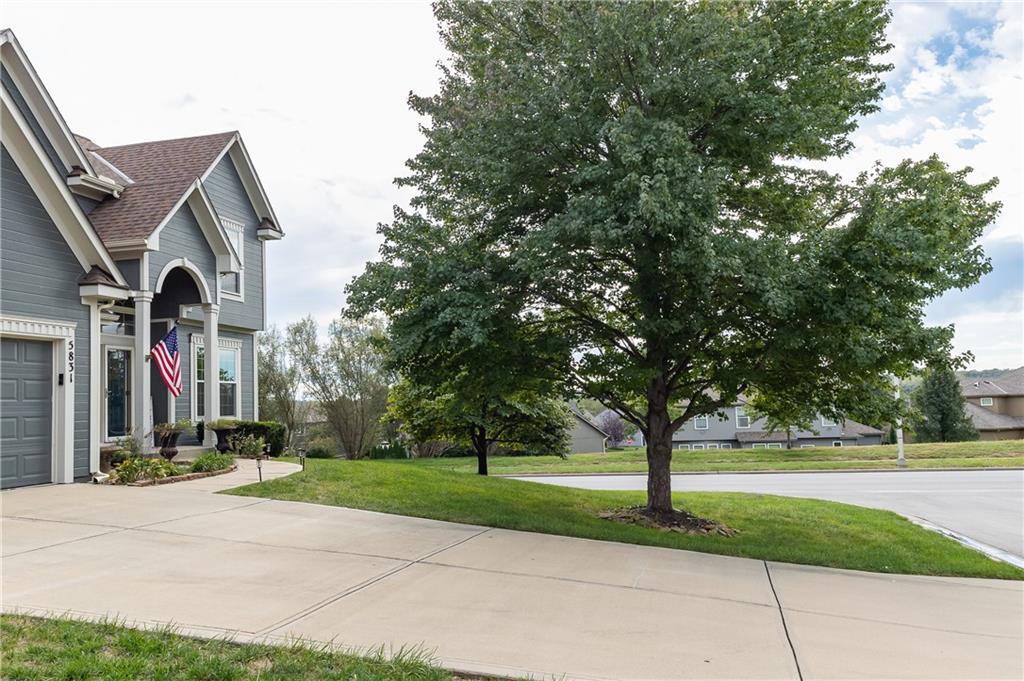5831 Theden Street Property Photo 3
