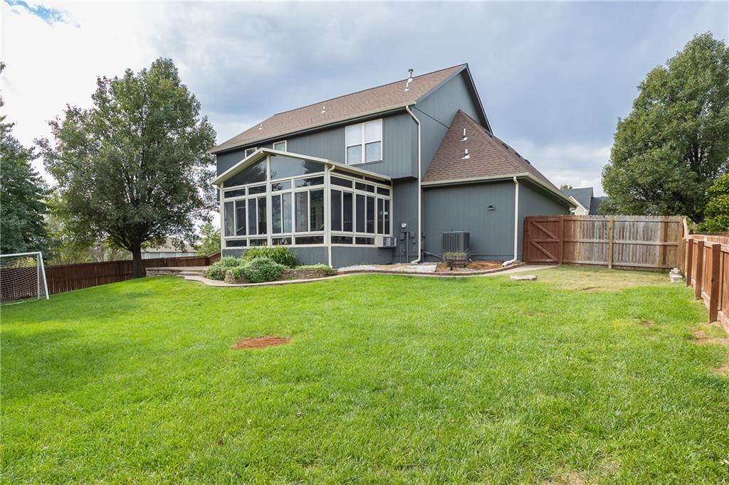 5831 Theden Street Property Photo 7