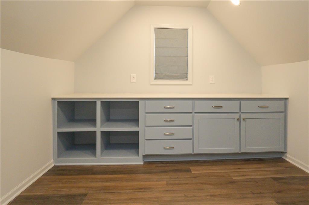 5831 Theden Street Property Photo 43