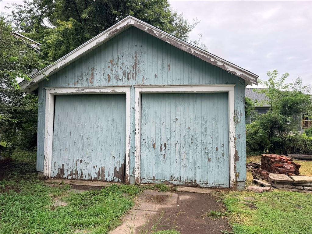 608 Linn Street Property Photo 13