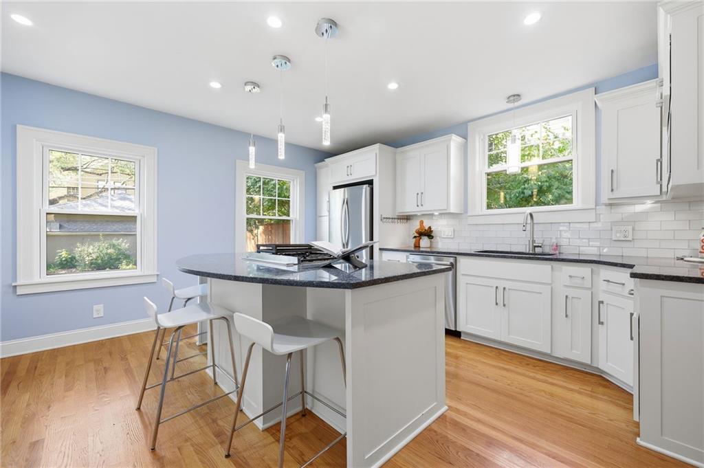 6124 Oak Street Property Photo 2
