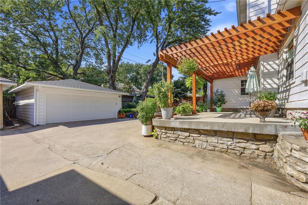 6124 Oak Street Property Photo 36