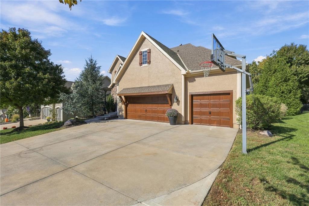 9428 W 157th Place Property Photo 3