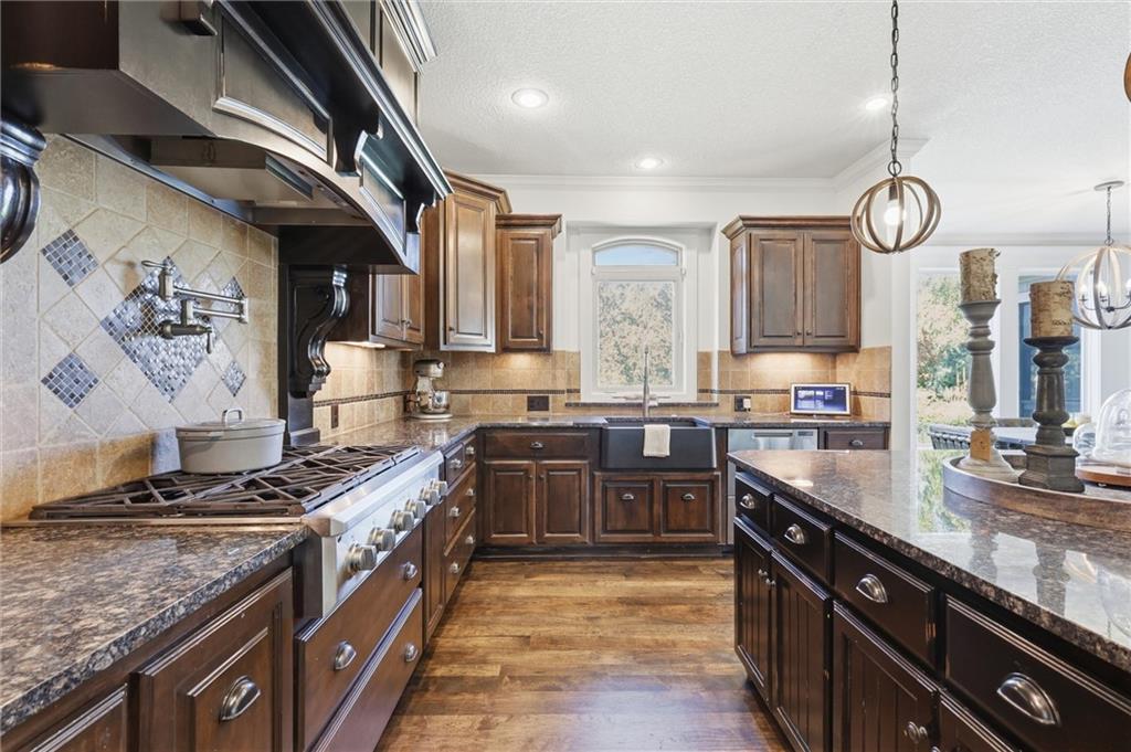 9428 W 157th Place Property Photo 18