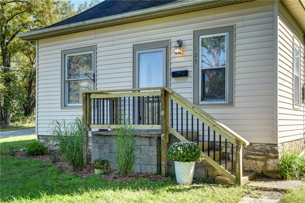 125 N Overton Avenue Property Photo 5