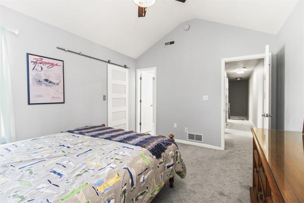 6067 Ne Moonstone Drive Property Photo 15