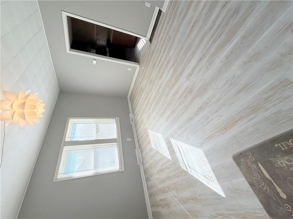 404 E 4th Street Property Photo 5