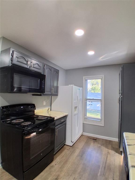 422 W 9th Street Property Photo 6
