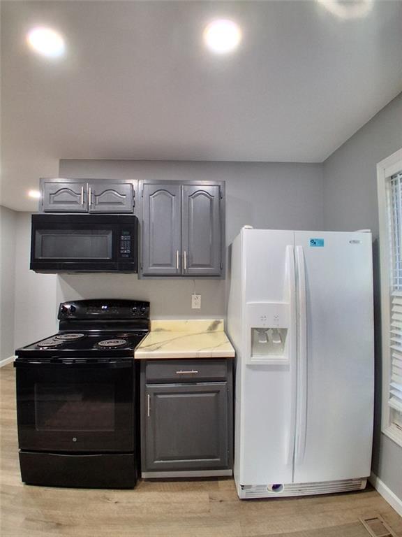 422 W 9th Street Property Photo 8
