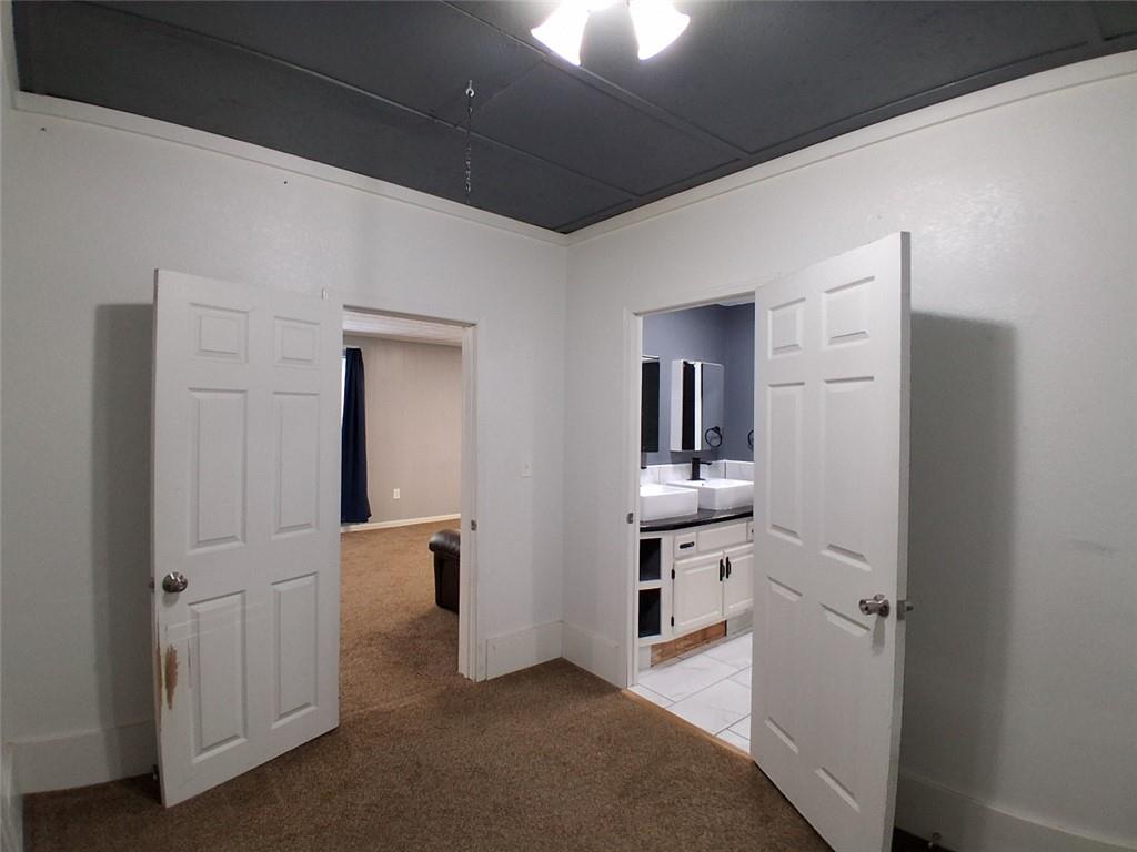 422 W 9th Street Property Photo 16