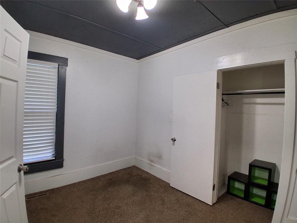 422 W 9th Street Property Photo 17