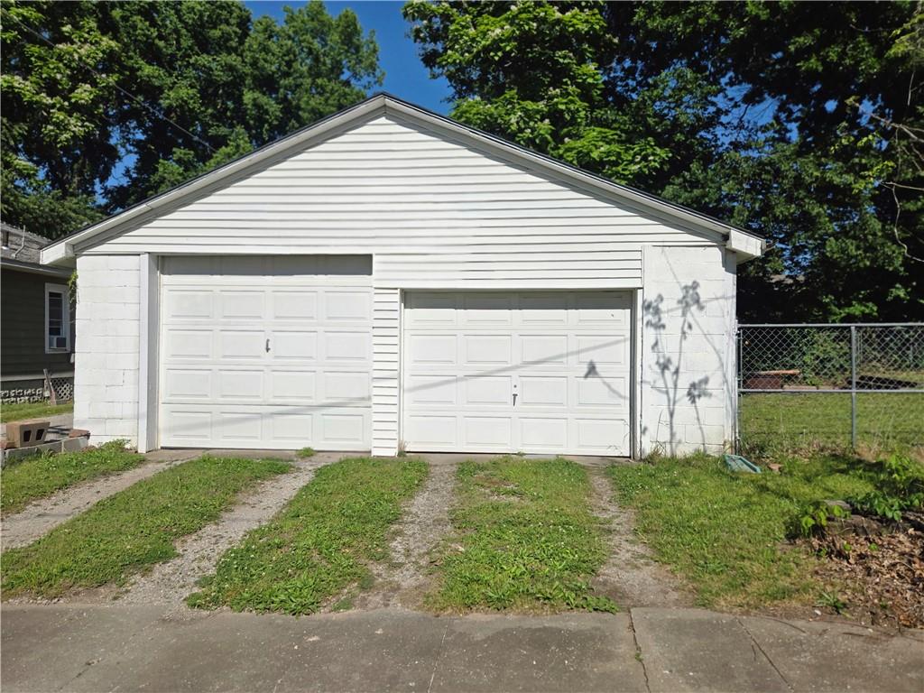 422 W 9th Street Property Photo 24