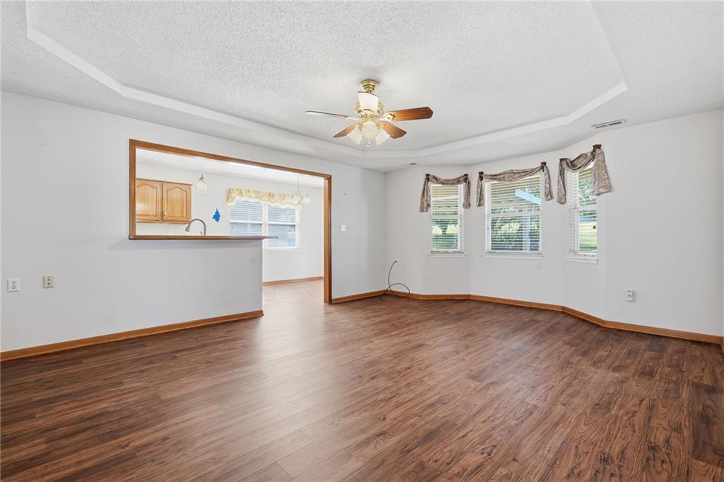 502 S Saturn Drive Property Photo 4