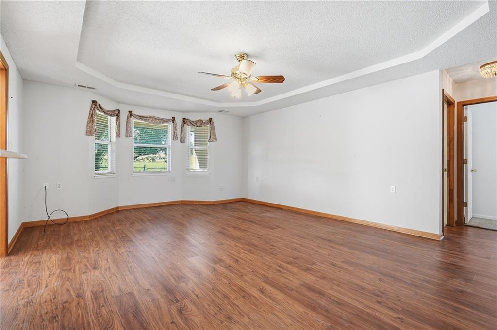 502 S Saturn Drive Property Photo 5
