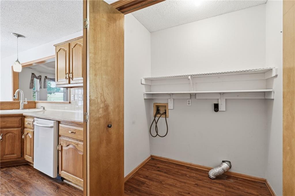 502 S Saturn Drive Property Photo 21