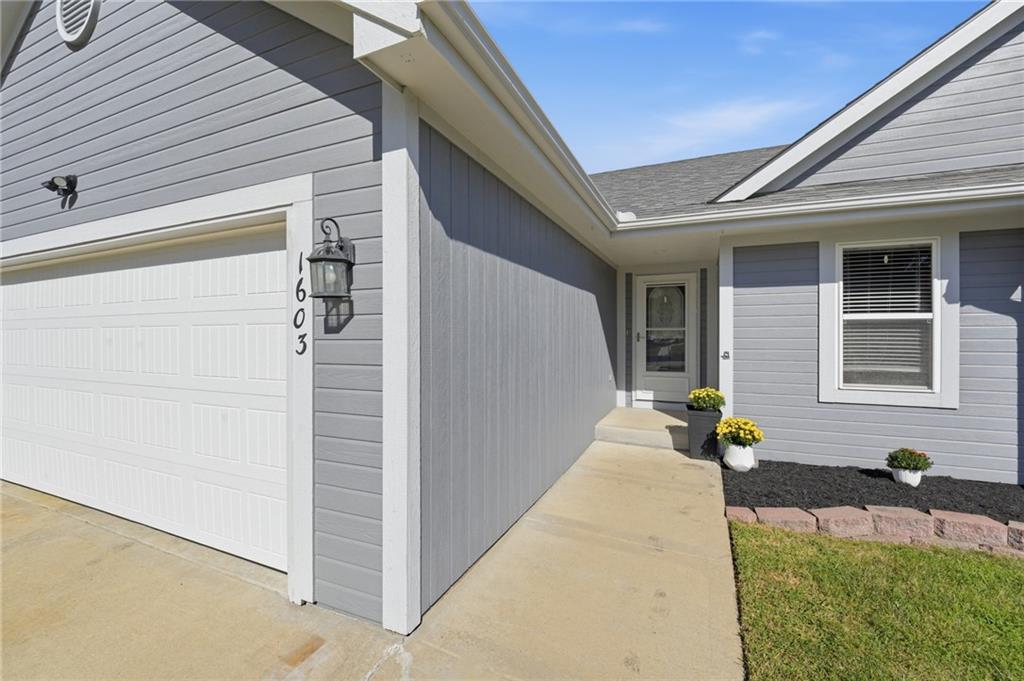 1603 Clear Creek Drive Property Photo 3