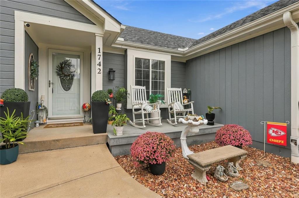1742 S 105th Street Property Photo 5