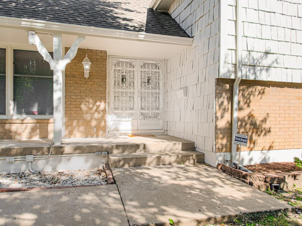 14616 E 43rd Street Property Photo 2