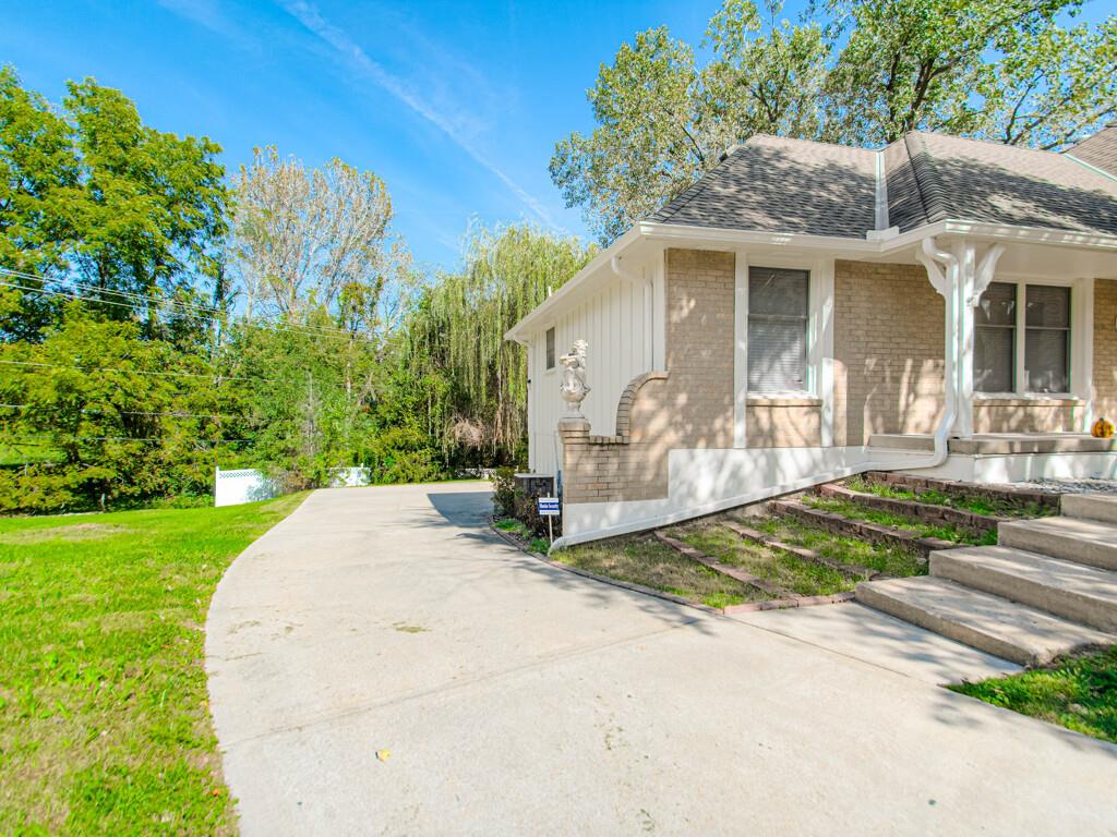 14616 E 43rd Street Property Photo 46