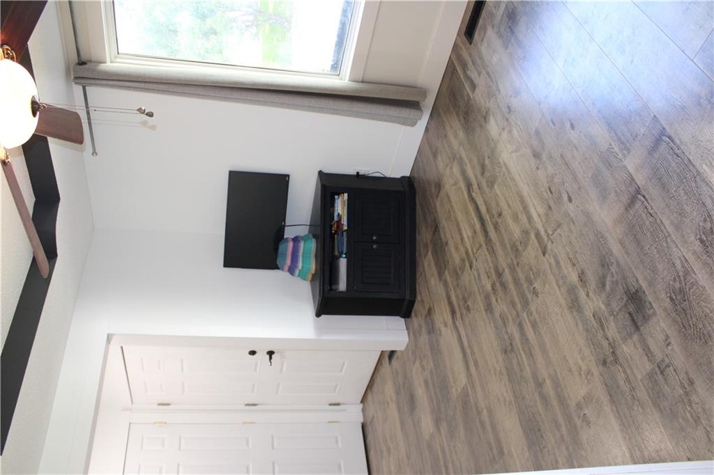 1117 Ne Ridgeview Drive Property Photo 6