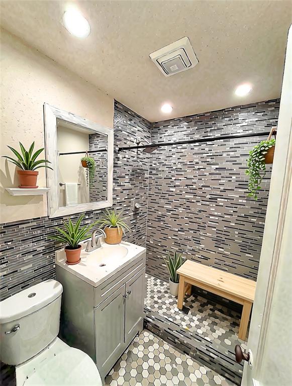 4401 Claudine Lane Property Photo 4