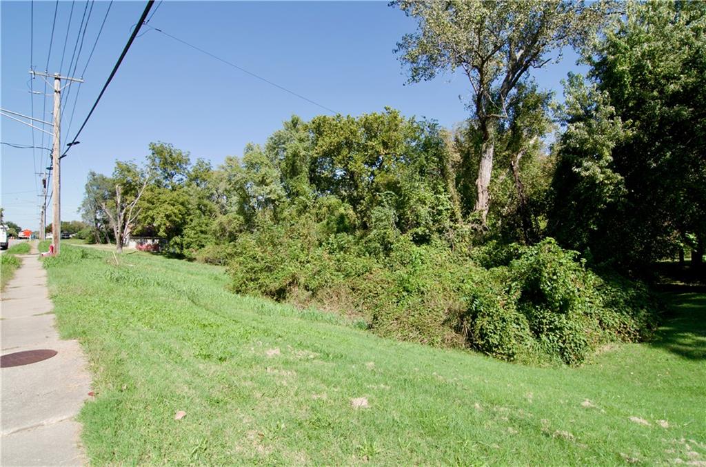 1901 S Lee's Summit Road Property Photo 4