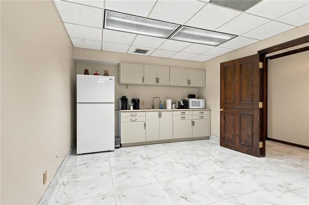 4420 Madison Avenue Property Photo 33