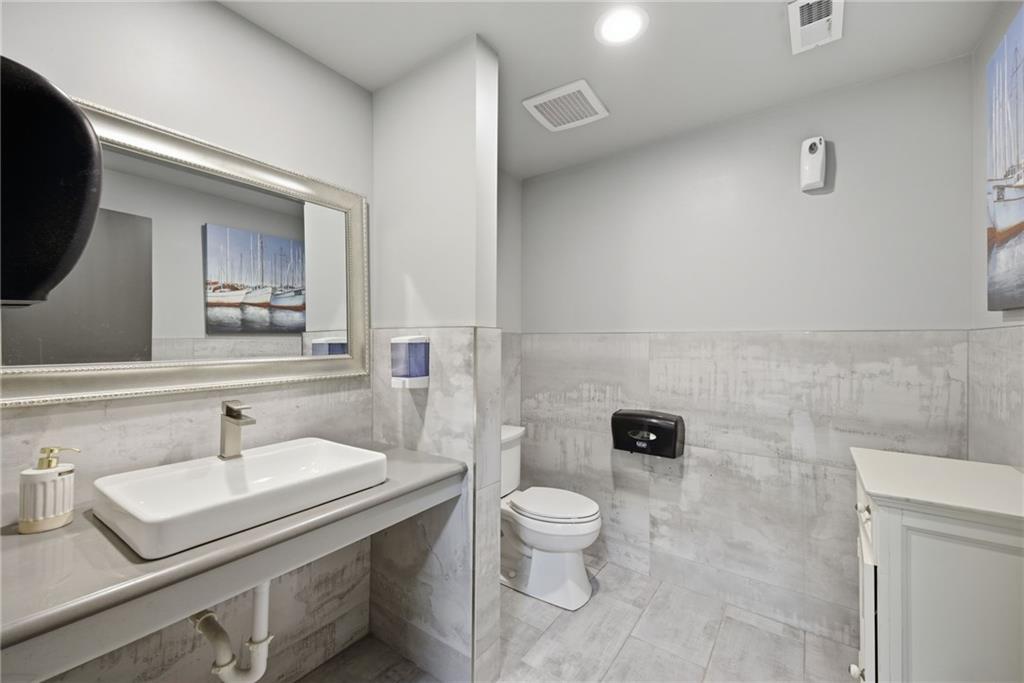 330 Se Douglas Street Property Photo 52