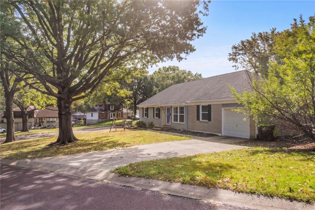 9702 Eby Street Property Photo 3