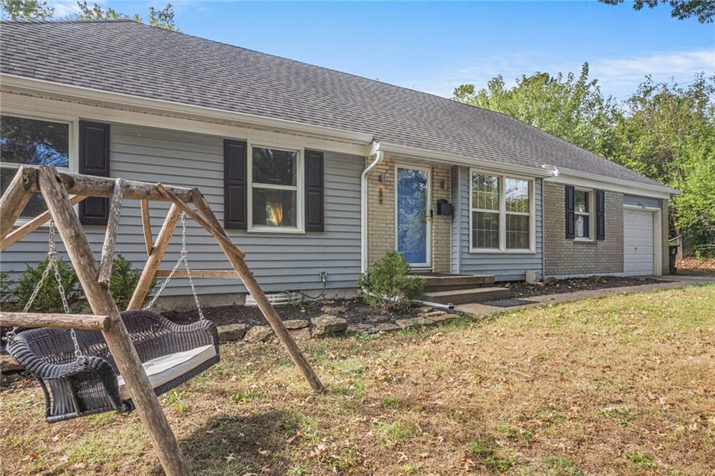 9702 Eby Street Property Photo 4