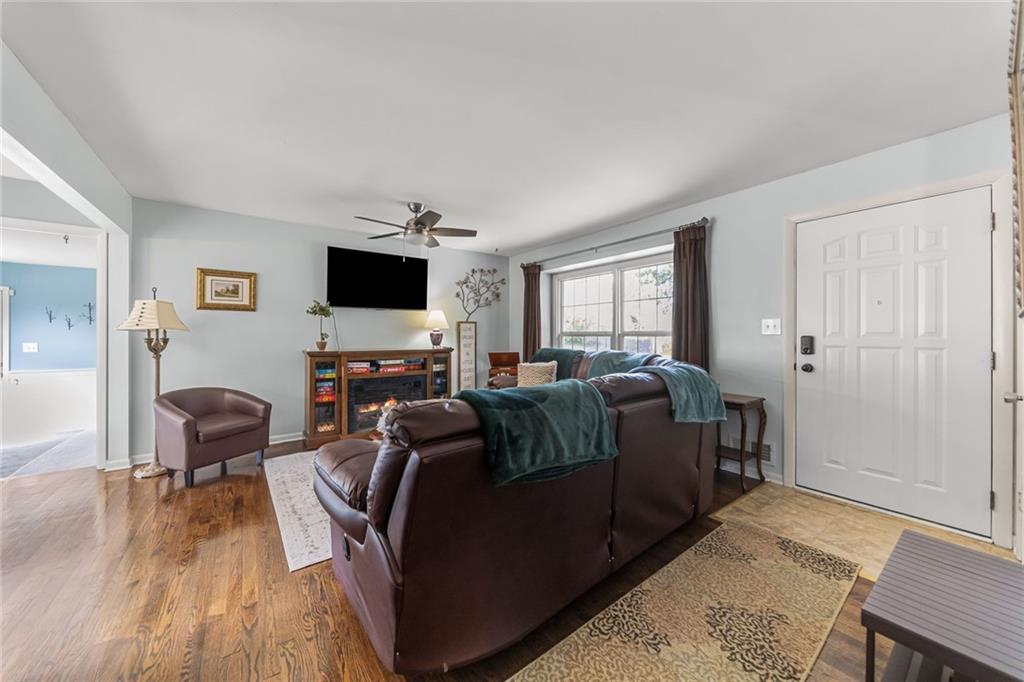 9702 Eby Street Property Photo 6