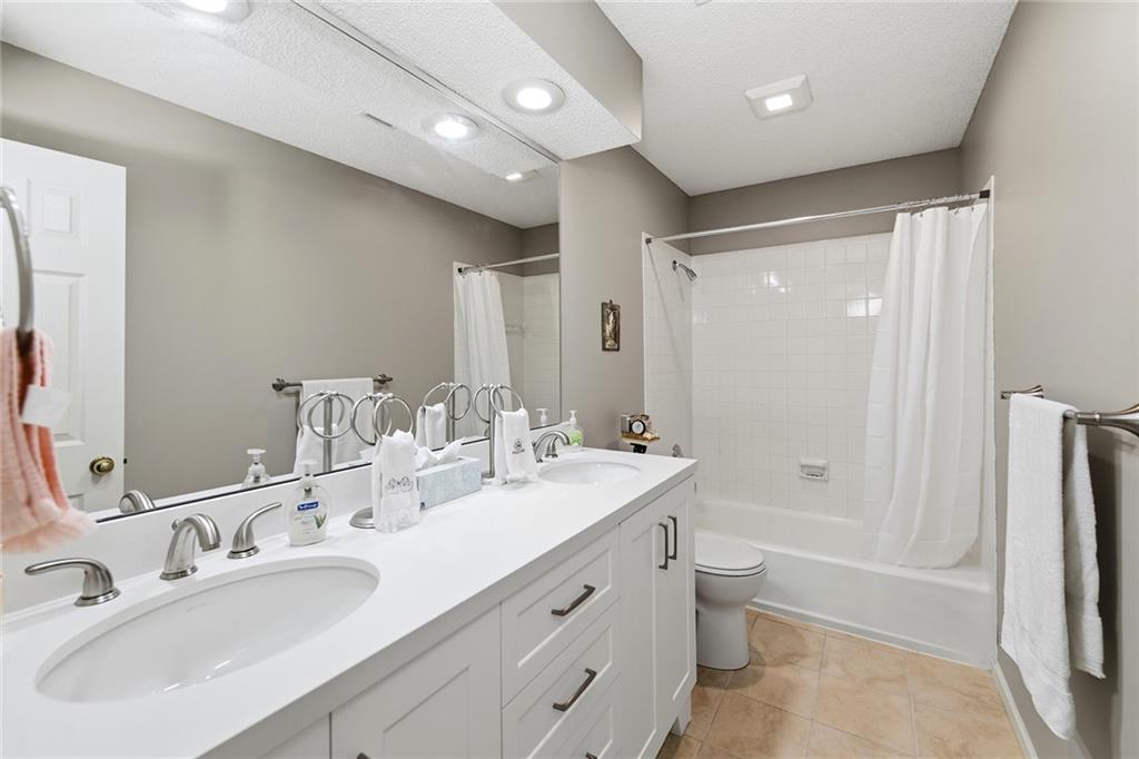 12818 Bond Street Property Photo 36