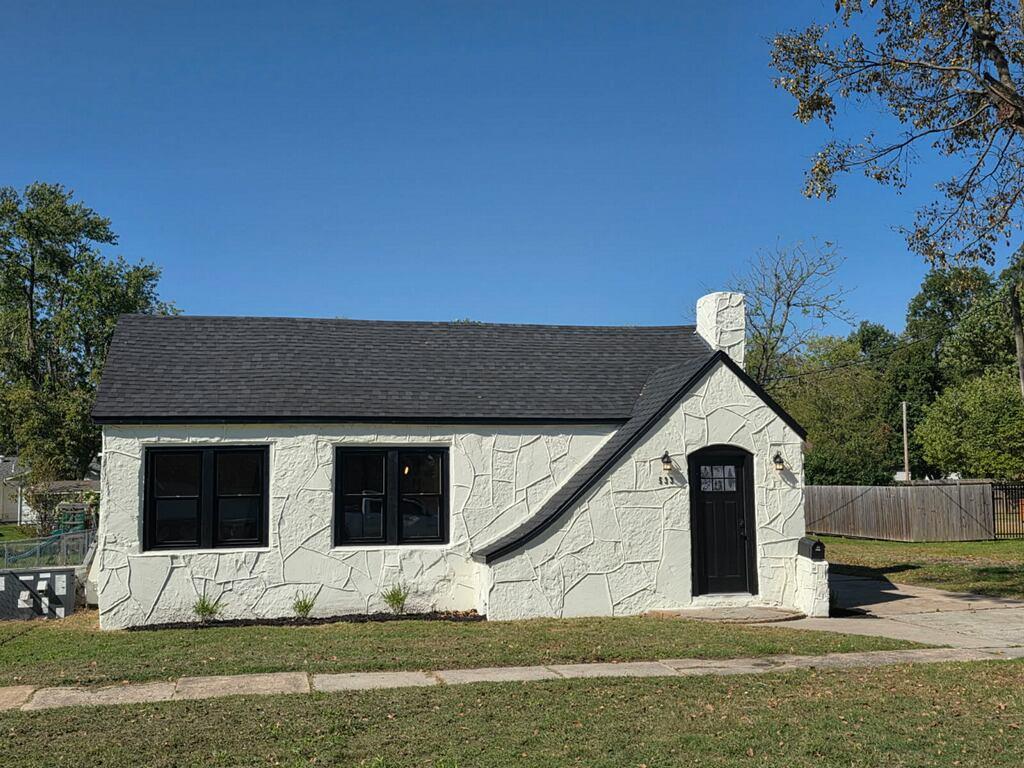 533 S Indiana Avenue Property Photo 2