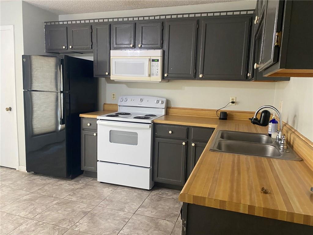 8215 Nw Mace Road Property Photo 2