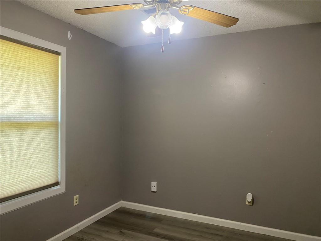 8215 Nw Mace Road Property Photo 4