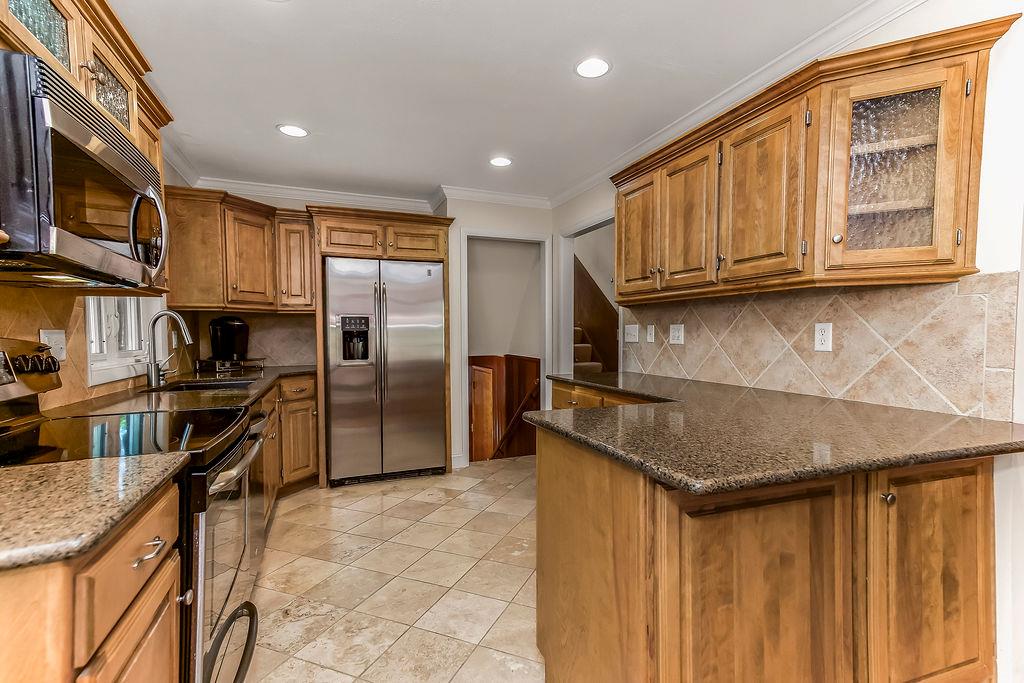 7719 Howe Drive Property Photo 7