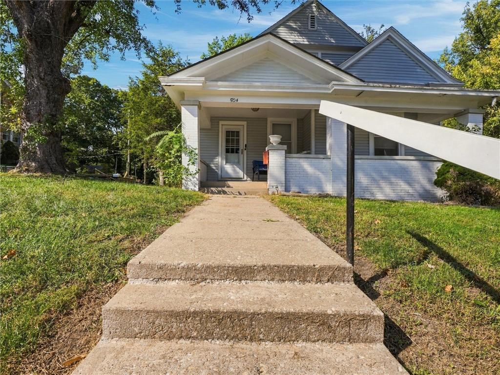 504 N College Street Property Photo 2